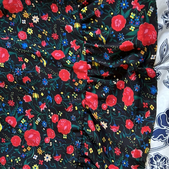 Jcrew size 2 dress with button front closure, ruffled hem and sleeves - Picture 4 of 4